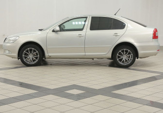 Подержанный автомобиль Skoda Octavia Liftback 2012 года (7 фото)