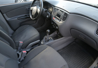 Подержанный автомобиль Kia Rio Sedan 2009 года (9 фото)