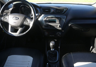 Подержанный автомобиль Kia Rio Sedan 2013 года (12 фото)