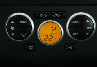 Подержанный автомобиль Nissan Tiida Hatchback 2007 года (17 фото)