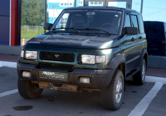 Подержанный автомобиль УАЗ 3162 Simbir 2005 года (3 фото)