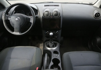 Подержанный автомобиль Nissan Qashqai+2 2012 года (12 фото)