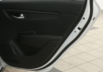 Подержанный автомобиль Kia Rio Hatchback 2021 года (19 фото)