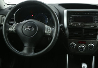 Подержанный автомобиль Subaru Forester Suv 2008 года (14 фото)