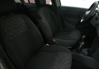 Подержанный автомобиль Renault Logan Sedan 2019 года (10 фото)