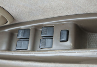 Подержанный автомобиль Mazda MPV 2000 года (15 фото)