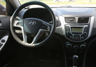 Подержанный автомобиль Hyundai Solaris Sedan 2013 года (14 фото)
