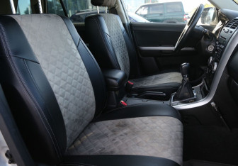 Подержанный автомобиль Suzuki Grand Vitara 2008 года (10 фото)
