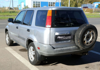 Подержанный автомобиль Honda CR-V 2001 года (4 фото)