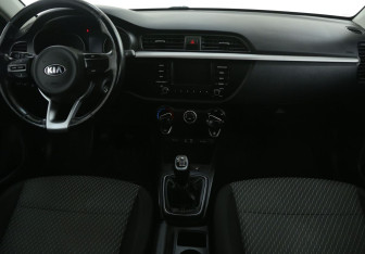 Подержанный автомобиль Kia Rio Sedan 2017 года (12 фото)