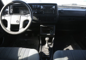 Подержанный автомобиль Volkswagen Golf Hatchback 1990 года (12 фото)