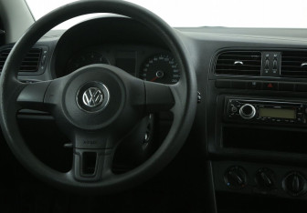 Подержанный автомобиль Volkswagen Polo Sedan 2014 года (14 фото)