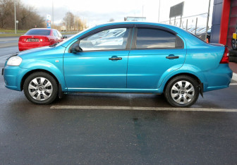 Подержанный автомобиль Chevrolet Aveo Sedan 2008 года (8 фото)