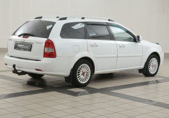 Подержанный автомобиль Chevrolet Lacetti Wagon 2010 года (4 фото)