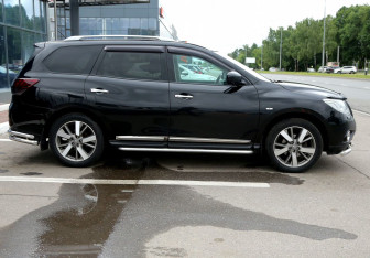 Подержанный автомобиль Nissan Pathfinder 2015 года (7 фото)