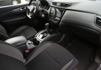 Подержанный автомобиль Nissan Qashqai 2020 года (9 фото)