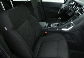 Подержанный автомобиль Peugeot 3008 2011 года (10 фото)