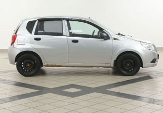 Подержанный автомобиль Chevrolet Aveo Hatchback 2010 года (5 фото)