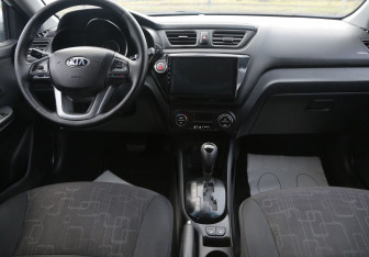 Подержанный автомобиль Kia Rio Sedan 2013 года (12 фото)