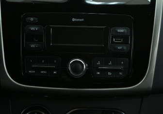 Подержанный автомобиль Renault Sandero 2018 года (13 фото)