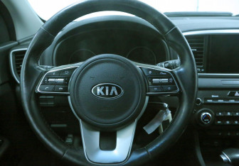 Подержанный автомобиль Kia Sportage 2021 года (9 фото)