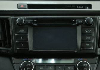 Подержанный автомобиль Toyota RAV4 2016 года (13 фото)