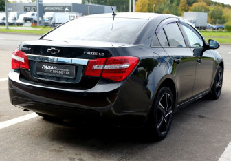 Подержанный автомобиль Chevrolet Cruze Sedan 2011 года (6 фото)