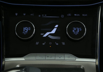 Подержанный автомобиль Exeed VX 2023 года (16 фото)