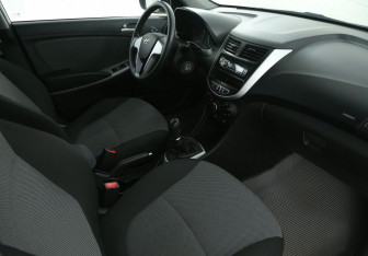 Подержанный автомобиль Hyundai Solaris Sedan 2013 года (9 фото)