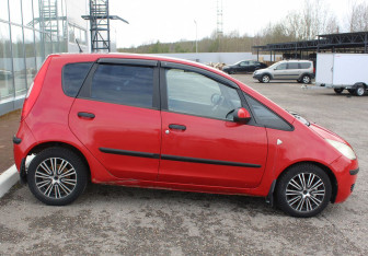 Подержанный автомобиль Mitsubishi Colt Hatchback 2008 года (8 фото)