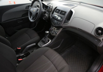 Подержанный автомобиль Chevrolet Aveo Sedan 2013 года (9 фото)
