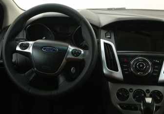 Подержанный автомобиль Ford Focus Hatchback 2012 года (15 фото)
