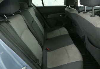 Подержанный автомобиль Chevrolet Cruze Sedan 2010 года (11 фото)