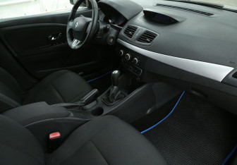 Подержанный автомобиль Renault Fluence 2012 года (9 фото)