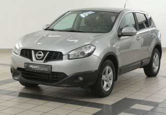 Подержанный автомобиль Nissan Qashqai 2011 года (8 фото)