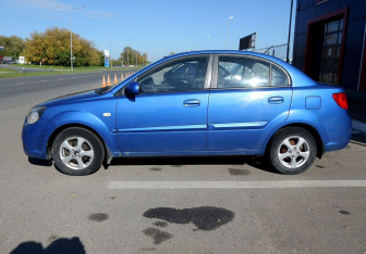 Подержанный автомобиль Kia Rio Sedan 2010 года (8 фото)