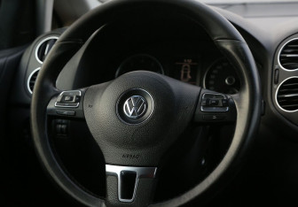 Подержанный автомобиль Volkswagen Golf Plus 2010 года (16 фото)