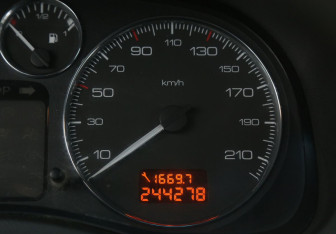 Подержанный автомобиль Peugeot 307 Hatchback 2006 года (16 фото)