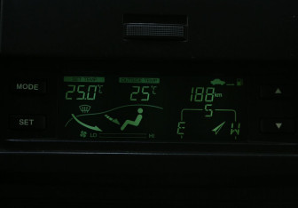 Подержанный автомобиль Chevrolet Epica 2010 года (17 фото)