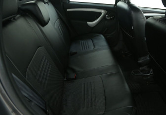 Подержанный автомобиль Nissan Terrano 2014 года (11 фото)