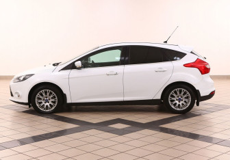 Подержанный автомобиль Ford Focus Hatchback 2012 года (4 фото)