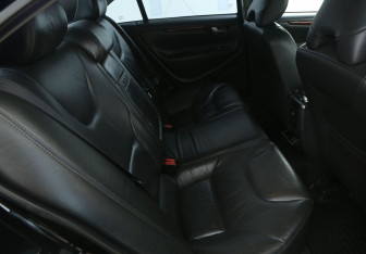 Подержанный автомобиль Volvo S60 2005 года (12 фото)