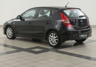Подержанный автомобиль Hyundai i30 Hatchback 2010 года (2 фото)