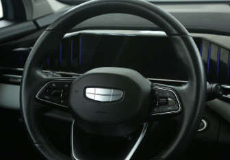 Подержанный автомобиль Geely Atlas 2024 года (16 фото)