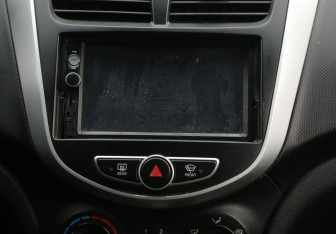 Подержанный автомобиль Hyundai Solaris Sedan 2011 года (13 фото)