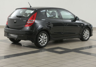 Подержанный автомобиль Hyundai i30 Hatchback 2010 года (4 фото)