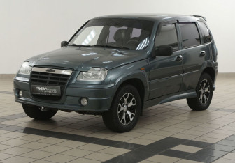 Подержанный автомобиль Chevrolet Niva 2008 года (8 фото)