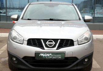 Подержанный автомобиль Nissan Qashqai 2012 года (2 фото)