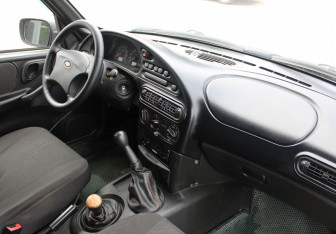 Подержанный автомобиль Chevrolet Niva 2008 года (10 фото)