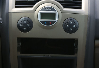 Подержанный автомобиль Renault Megane Sedan 2007 года (15 фото)
